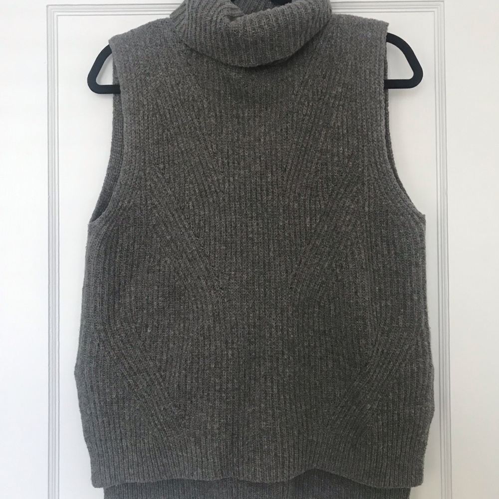 Madewell sleeveless turtle neck sweater